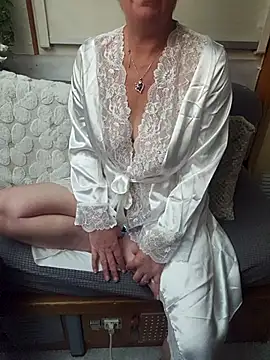 lescoquinsdu40 online show from April 14, 8:09 pm