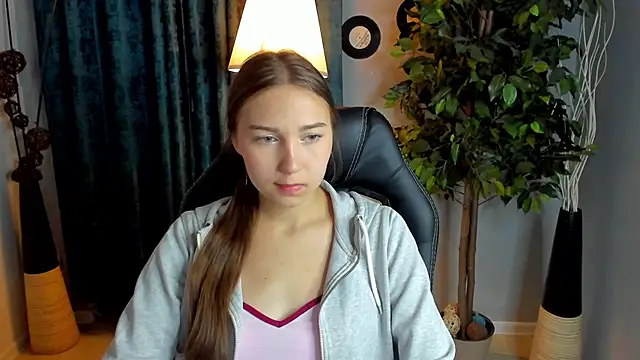 OliviaLang online show from May 15, 11:02 am