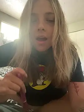 imkhloe online show from July 17, 7:39 pm