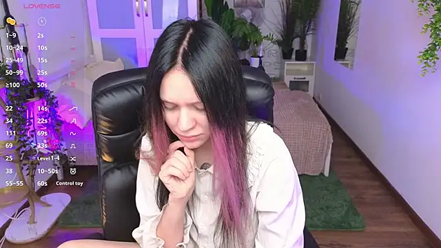 kittenlolla online show from March 31, 5:29 am