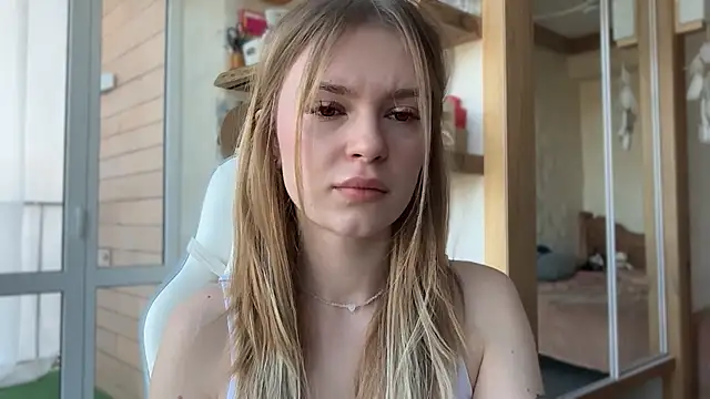 cyberl0ve  online show from April 17, 11:34 am