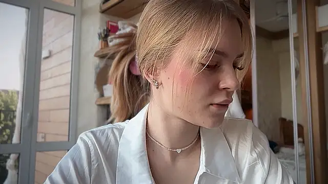 cyberl0ve  online show from April 11, 1:15 pm