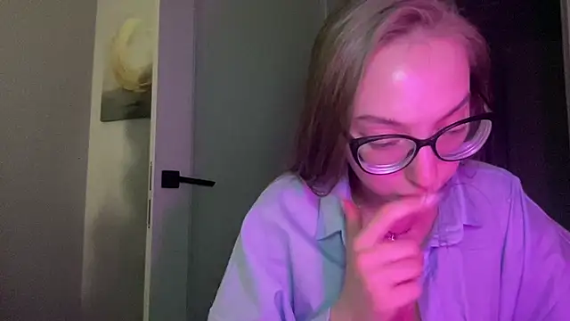 AngelinaFox0202 online show from March 2, 8:15 pm