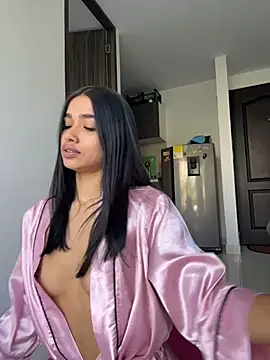 Bella Smithe online show from March 7, 1:40 pm