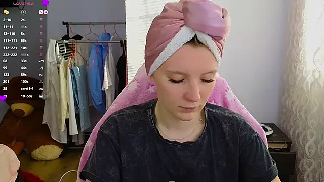 Mary Blu online show from April 7, 3:52 am