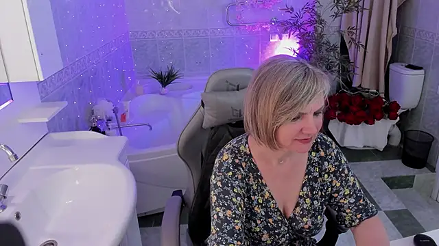 BettyGibsonn online show from April 24, 8:17 am