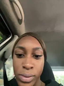 LiaTrainor online show from March 25, 12:41 pm