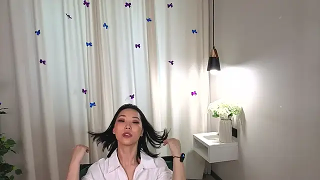 SuzySult online show from April 5, 1:59 am
