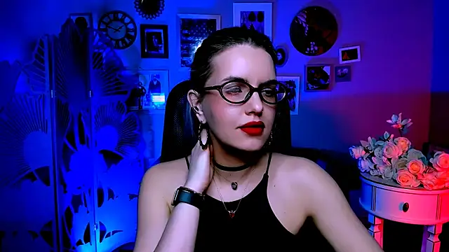 AliceSmite online show from April 23, 8:55 am