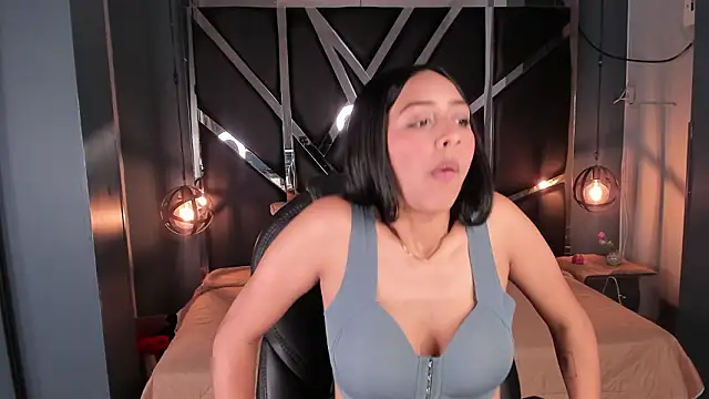 Esmeralda  18 online show from March 18, 7:30 pm