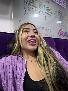 ManuelaVeeleez online show from March 17, 5:22 am