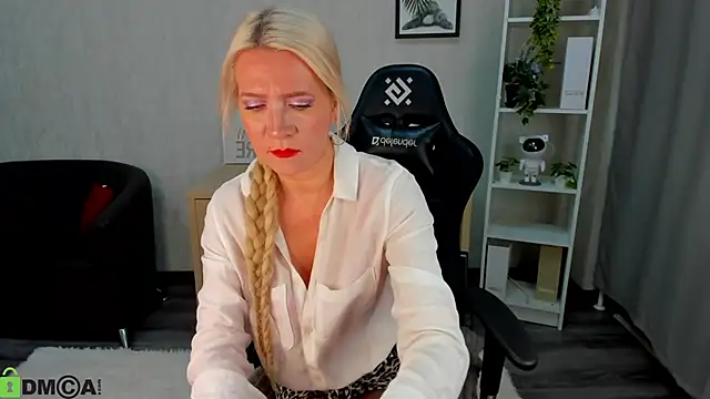 Ledi Luna online show from April 9, 9:15 am