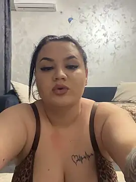 julietalovee online show from April 26, 5:21 pm