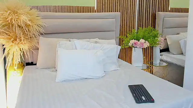 VanessaOwens1 online show from March 11, 1:58 pm