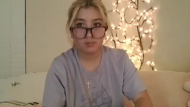 Silverbabyyy2007 online show from June 1, 2:13 am