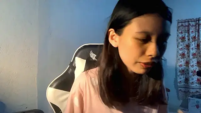 HenrietteRoses online show from March 7, 3:30 pm