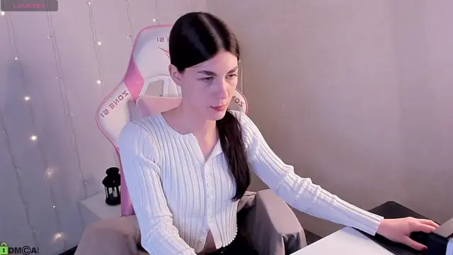 LunaRossaa online show from April 20, 11:52 pm