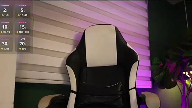 Danaa Rousee  online show from April 8, 8:33 pm