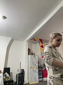 Giullyaxxx online show from March 8, 3:38 pm