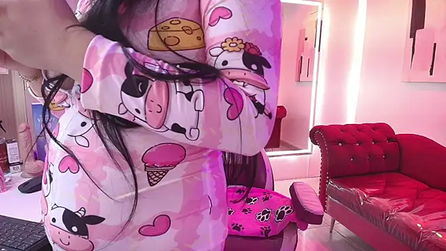 Miia  owens online show from April 24, 12:30 pm