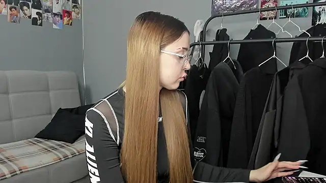 VanessaRosewood online show from March 29, 2:49 pm