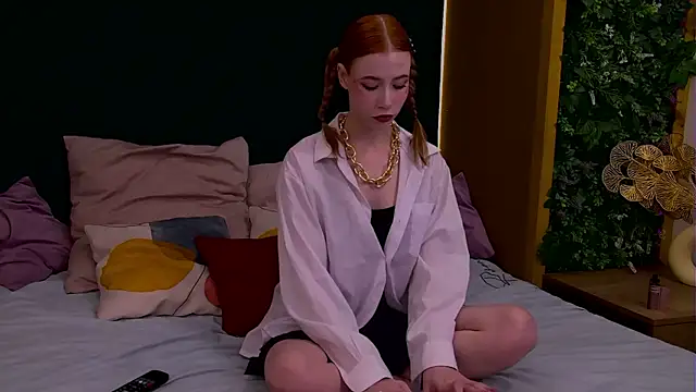 Lola Gilbert online show from March 11, 4:09 pm