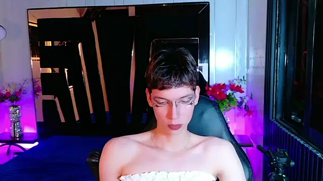 Stefany PiInk online show from April 17, 8:00 pm