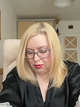JanieLight53 online show from April 23, 3:36 pm