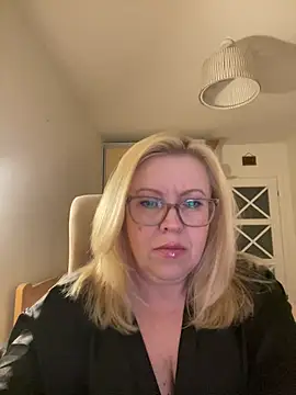 JanieLight53 online show from June 25, 7:04 pm