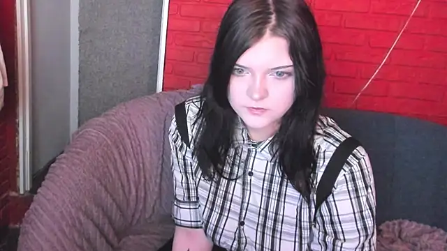 EsterTwilight online show from April 9, 3:39 pm