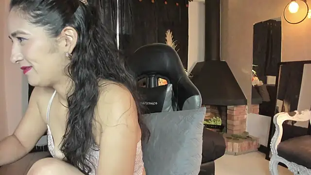 Vicky Angeel online show from April 24, 3:15 pm