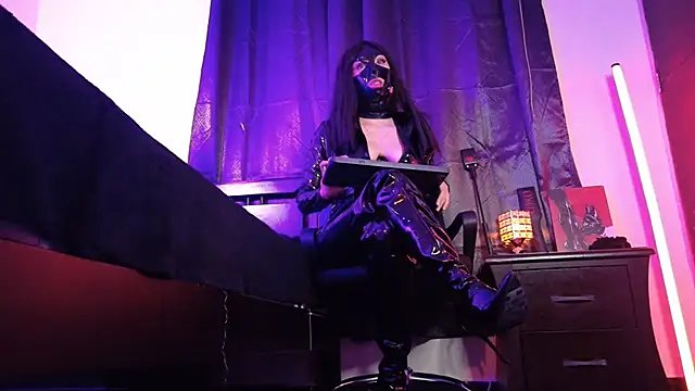 LadyIvanna online show from August 1, 7:05 pm