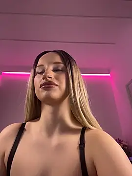 ScarletFlameee online show from March 22, 8:37 pm