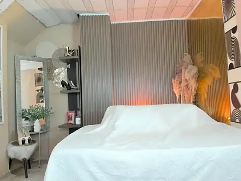 ZaraLuciana online show from April 17, 10:50 am