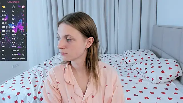 ErinnPieloch online show from April 7, 7:38 pm