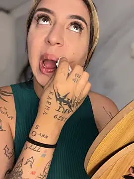 CarolQueen1  online show from March 25, 1:14 pm