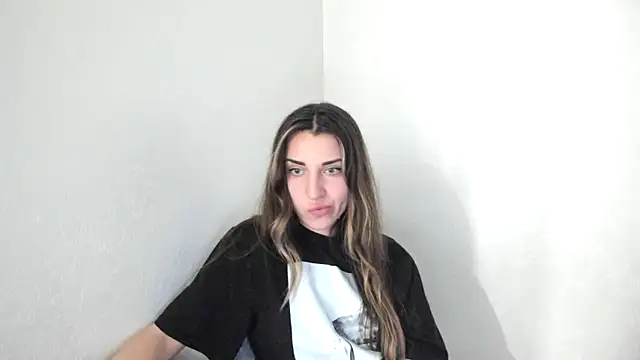 summmmersky1 online show from March 11, 7:05 pm