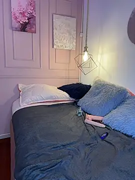 zoe  baker online show from April 22, 3:09 pm