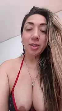 emma0304 online show from April 9, 1:05 pm