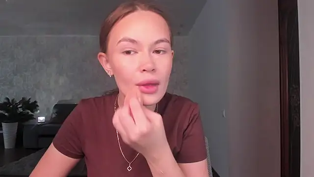 kittiangel00 online show from April 16, 4:24 am