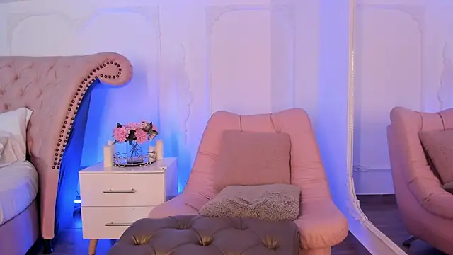 LucianaBlanco  online show from April 10, 9:54 pm