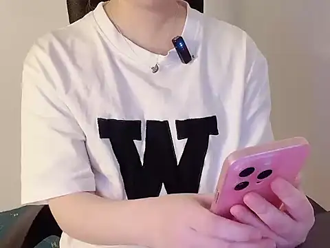 hunhun122 online show from April 5, 8:08 pm