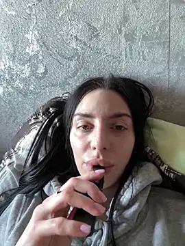 MishellKins online show from April 3, 2:26 pm