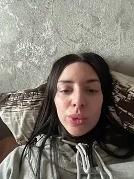 MishellKins online show from April 1, 2:14 pm