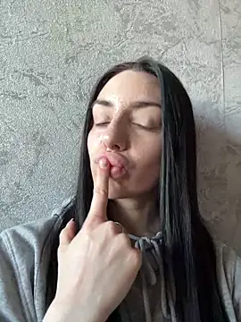 MishellKins online show from March 21, 1:49 pm