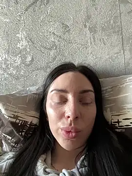 MishellKins online show from April 4, 2:27 pm