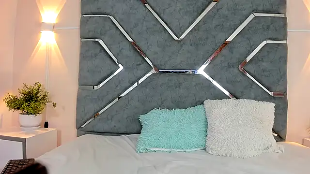 DanielaCruz-1 online show from April 8, 5:20 am