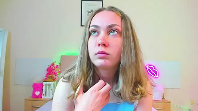 MelanieCuty online show from May 4, 6:50 am