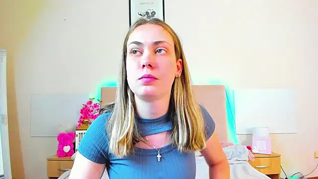 MelanieCuty online show from June 5, 7:03 am