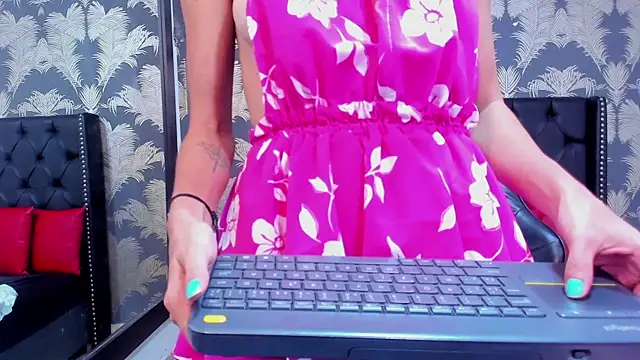 Emily Lopera online show from June 16, 2:56 am